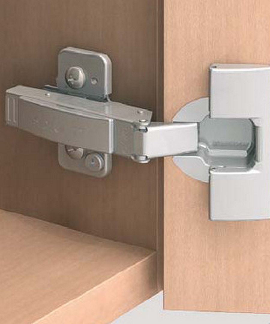 Závěs BLUM CLIP TOP 120° naložený bez pružiny